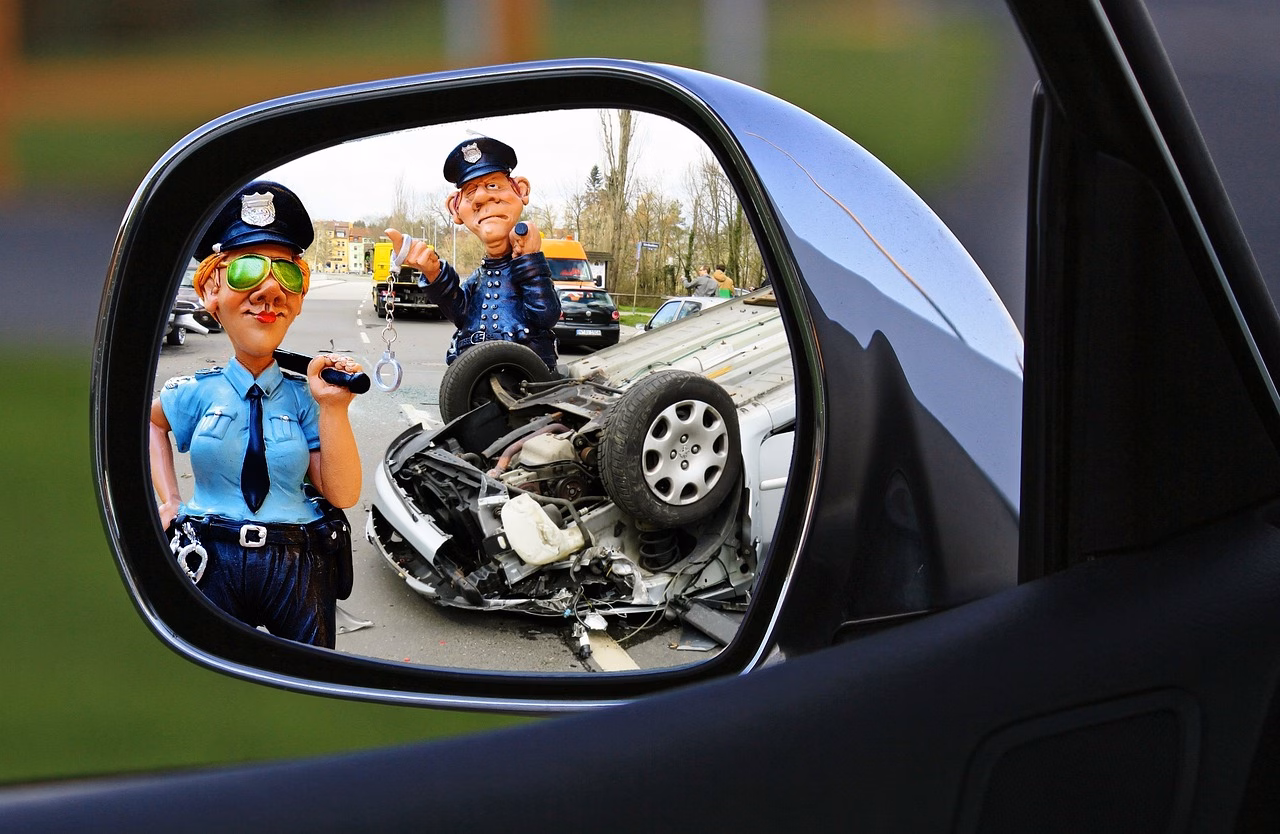 Poliisi tekee pidätyksen kylpylässä uutisraportin yhteydessä.