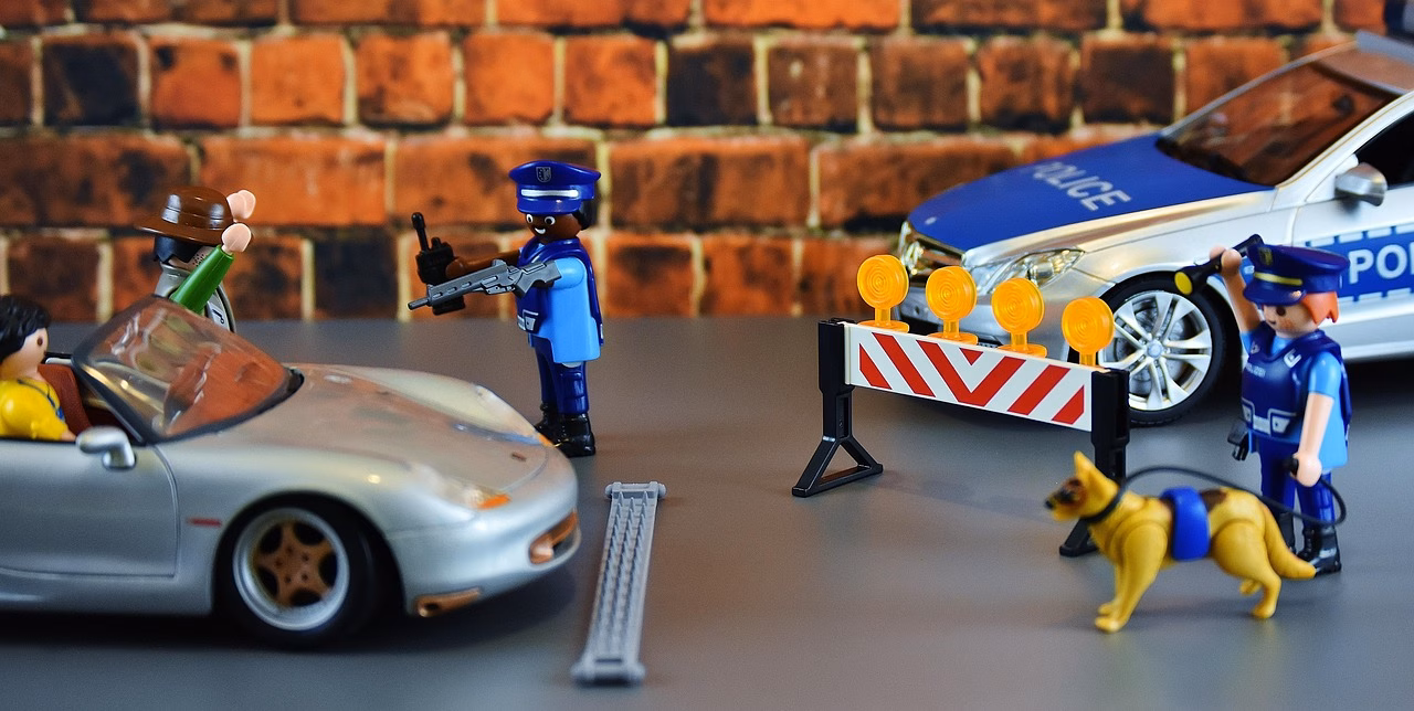 Cornellin yliopiston rikospaikka, poliisin kuulusteluhuoneen sisustus.
