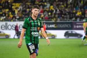 Kuvituskuva: Teemu Pukki jättää kentät HJK:n paidassa kauden päätteeksi