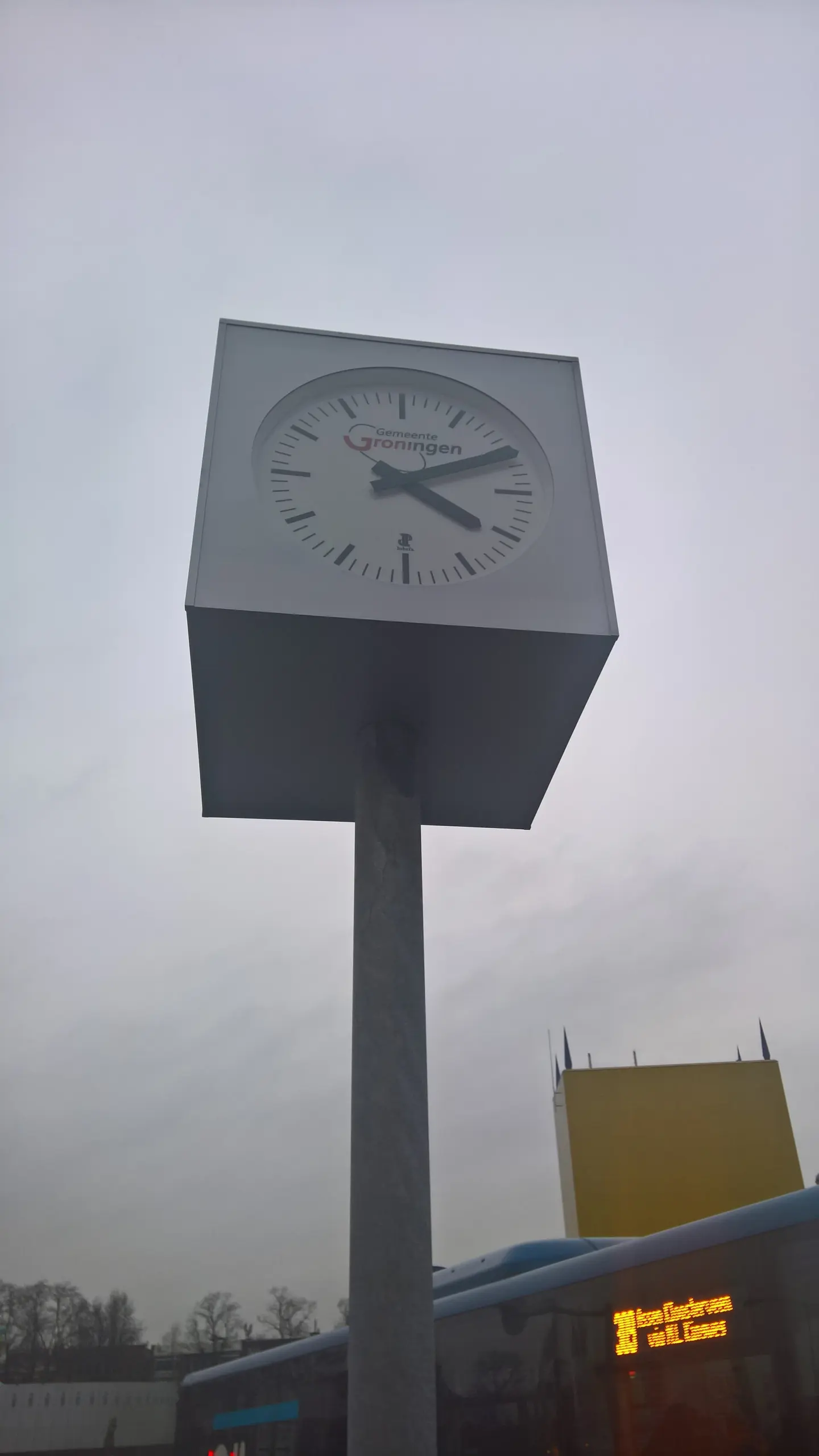 Clock with the municipal logo of Groningen, Groningen railway station (2018)