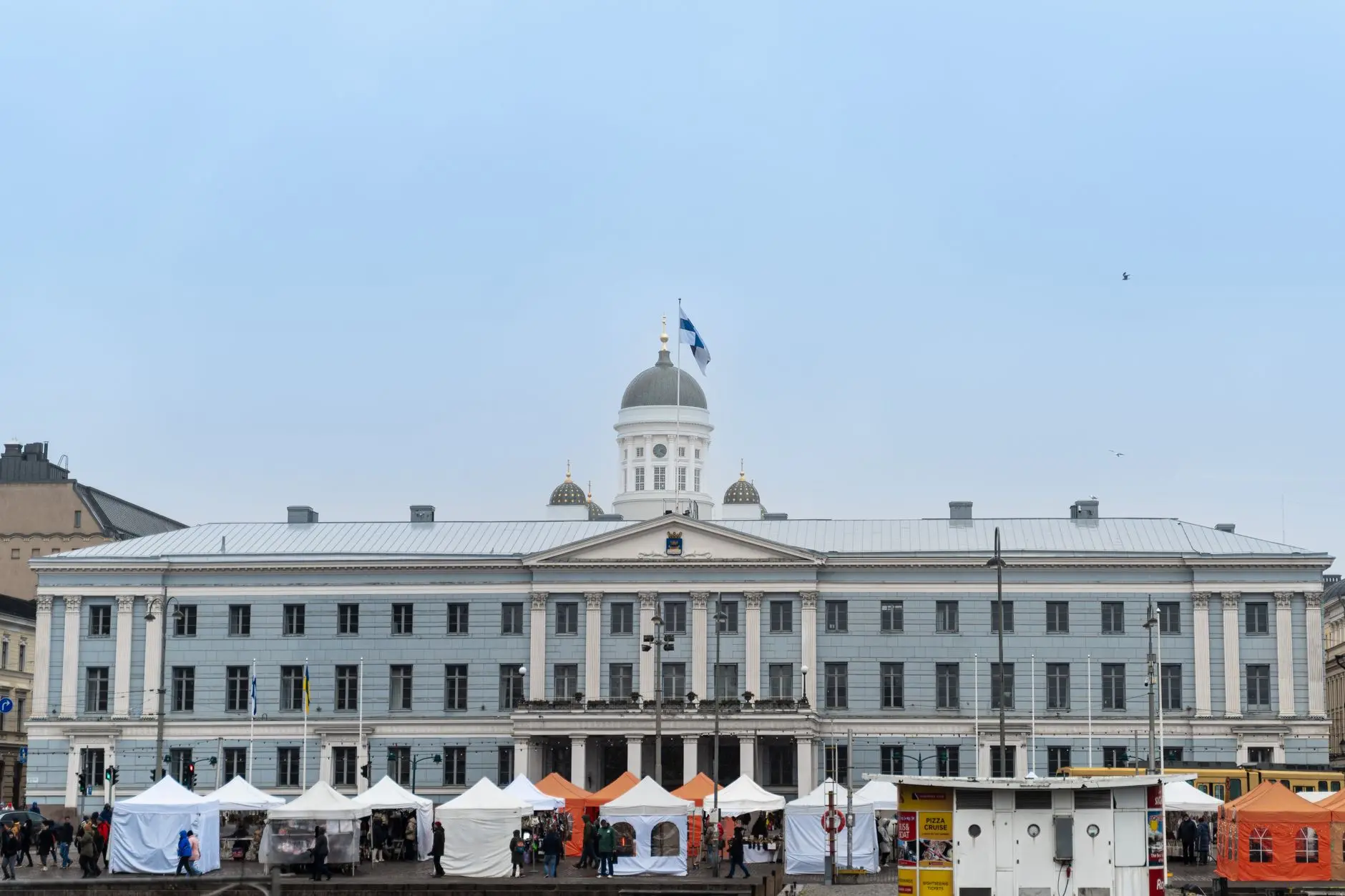 Oriveden kaupungintalo, jossa käydään yt-neuvotteluja henkilöstöhaasteiden vuoksi.