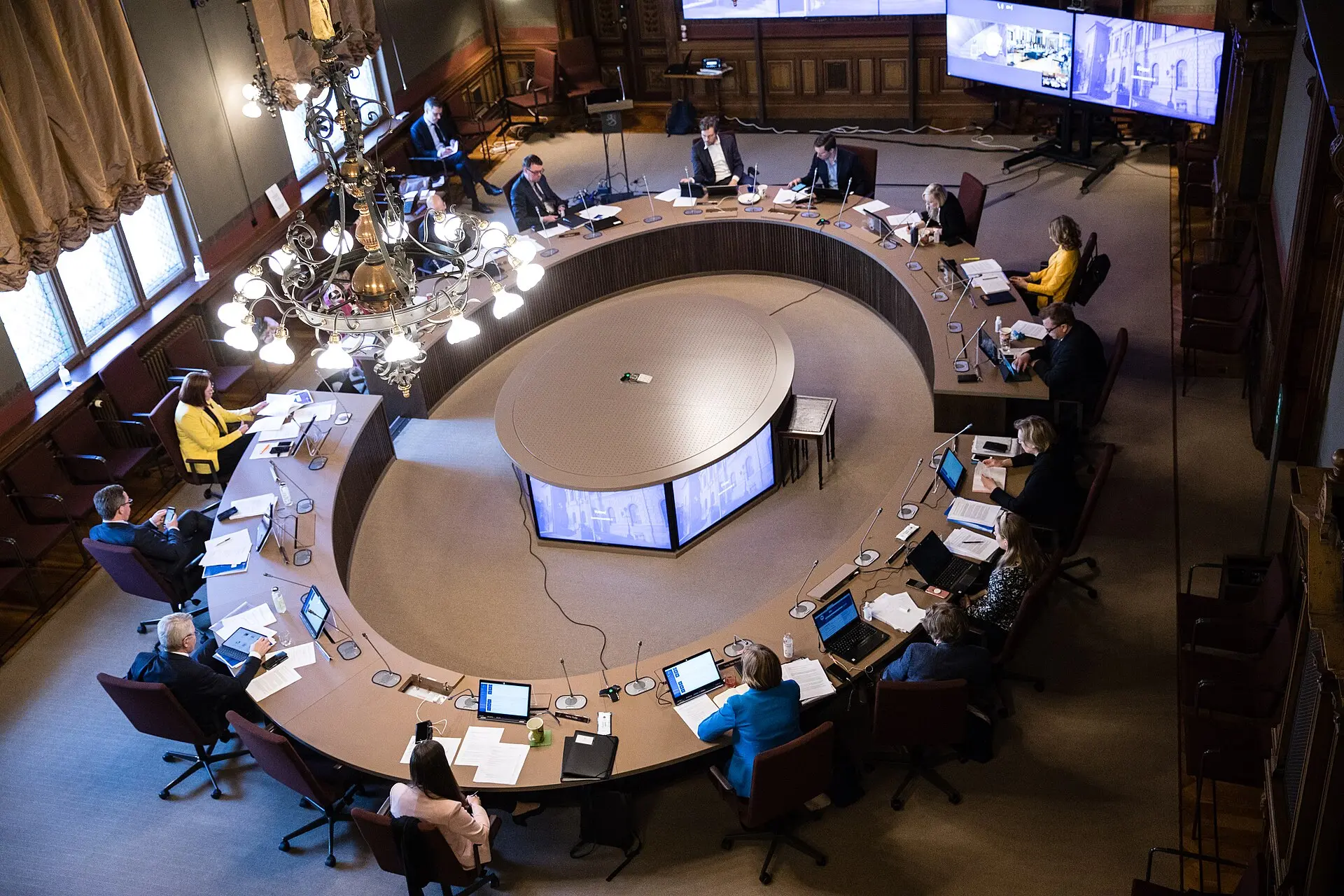 Kehysriihi Säätytalossa 7.4.2020 (49744900533)