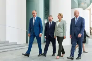 Kuvituskuva: Raskaan liikenteen ammattidieselille ehdotetaan 3,3 sentin hinnan palautusta