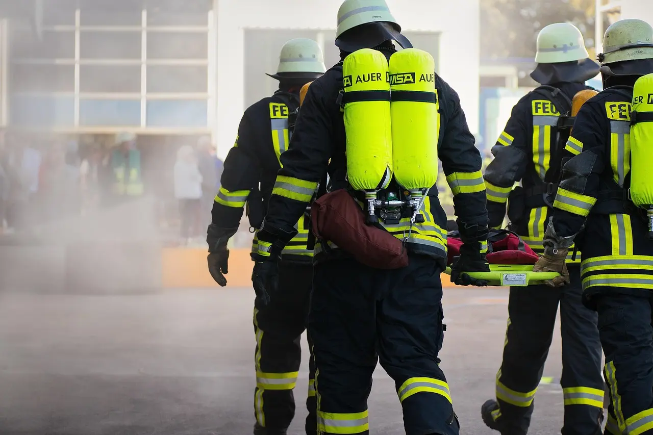 Pelastusmyrsky Enontekiöllä, pelastushenkilöstö työskentelee vaikeissa olosuhteissa.