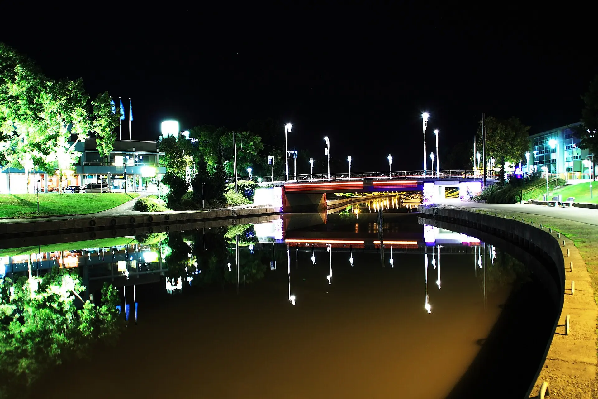 Salo at night
