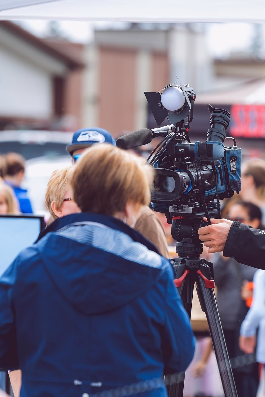 Mediateemainen tapahtuma, jossa keskustellaan ajankohtaisista aiheista.
