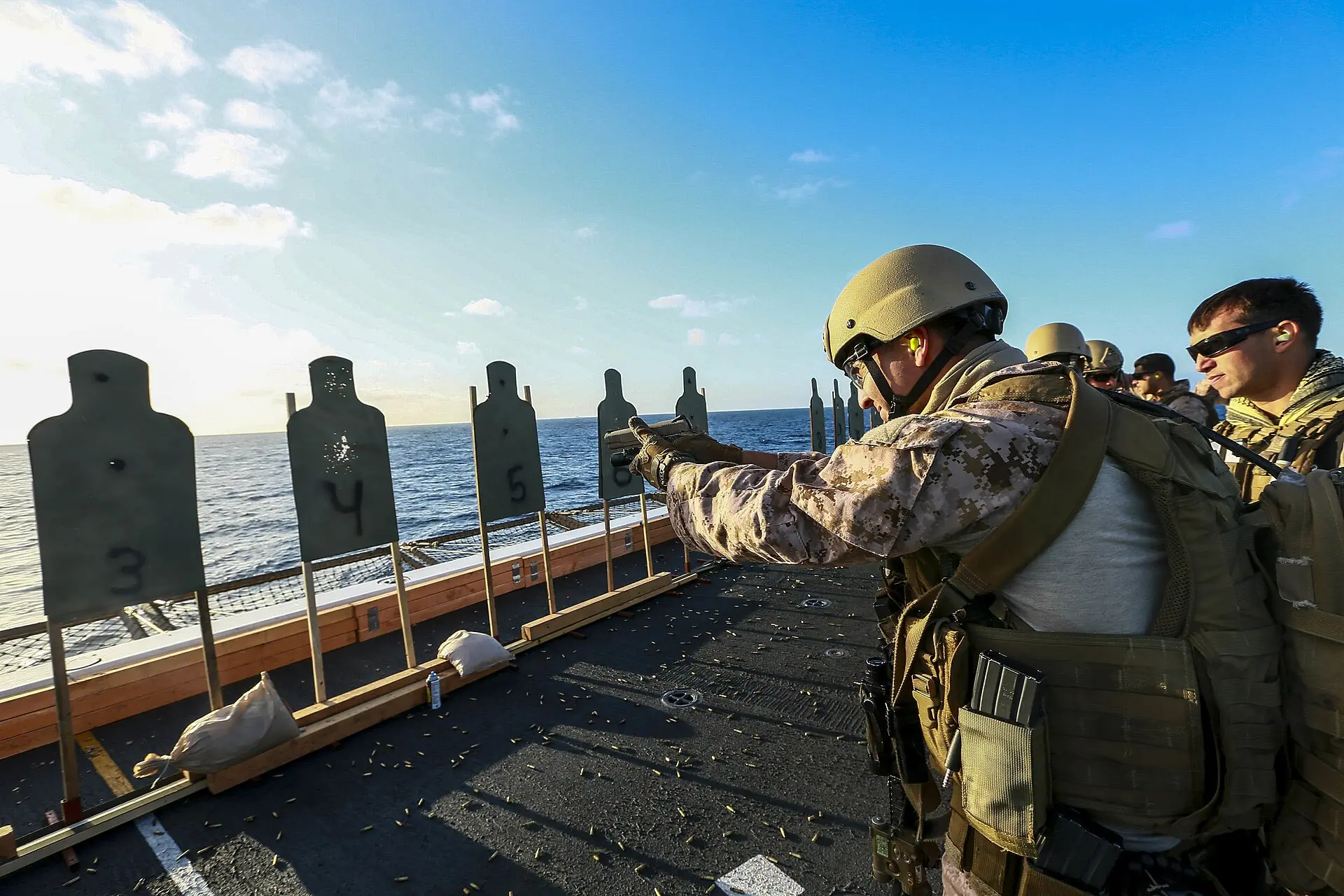 15th MEU Marines zero in on targets 150323-M-GC438-073